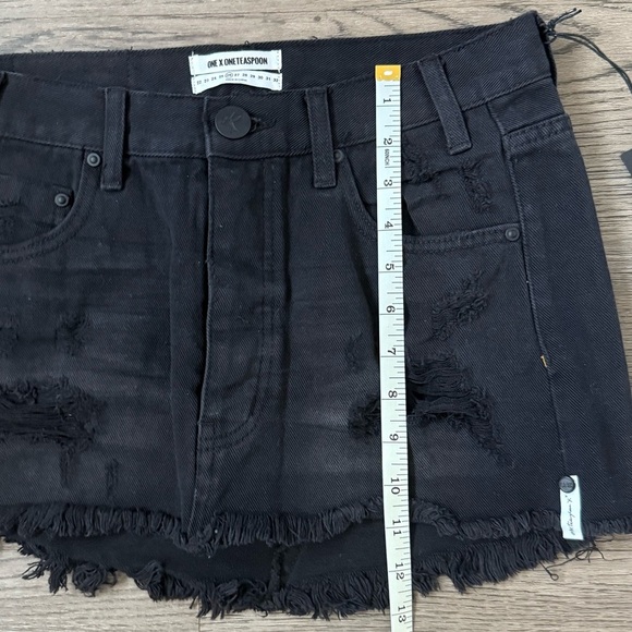 One Teaspoon Junkyard Distressed Mini Jean Skirt Black Size 26 Raw Hem‎ NWT - Picture 8 of 10